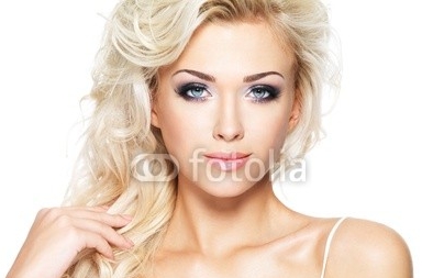 Beautiful_blond_woman_with_long_hair.jpg